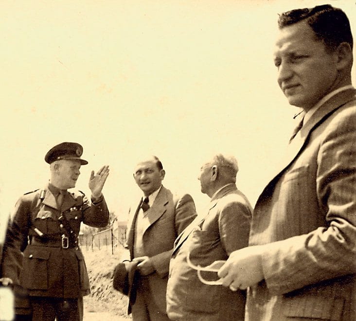 יוסף תמיר בפתח תקווה 1945
